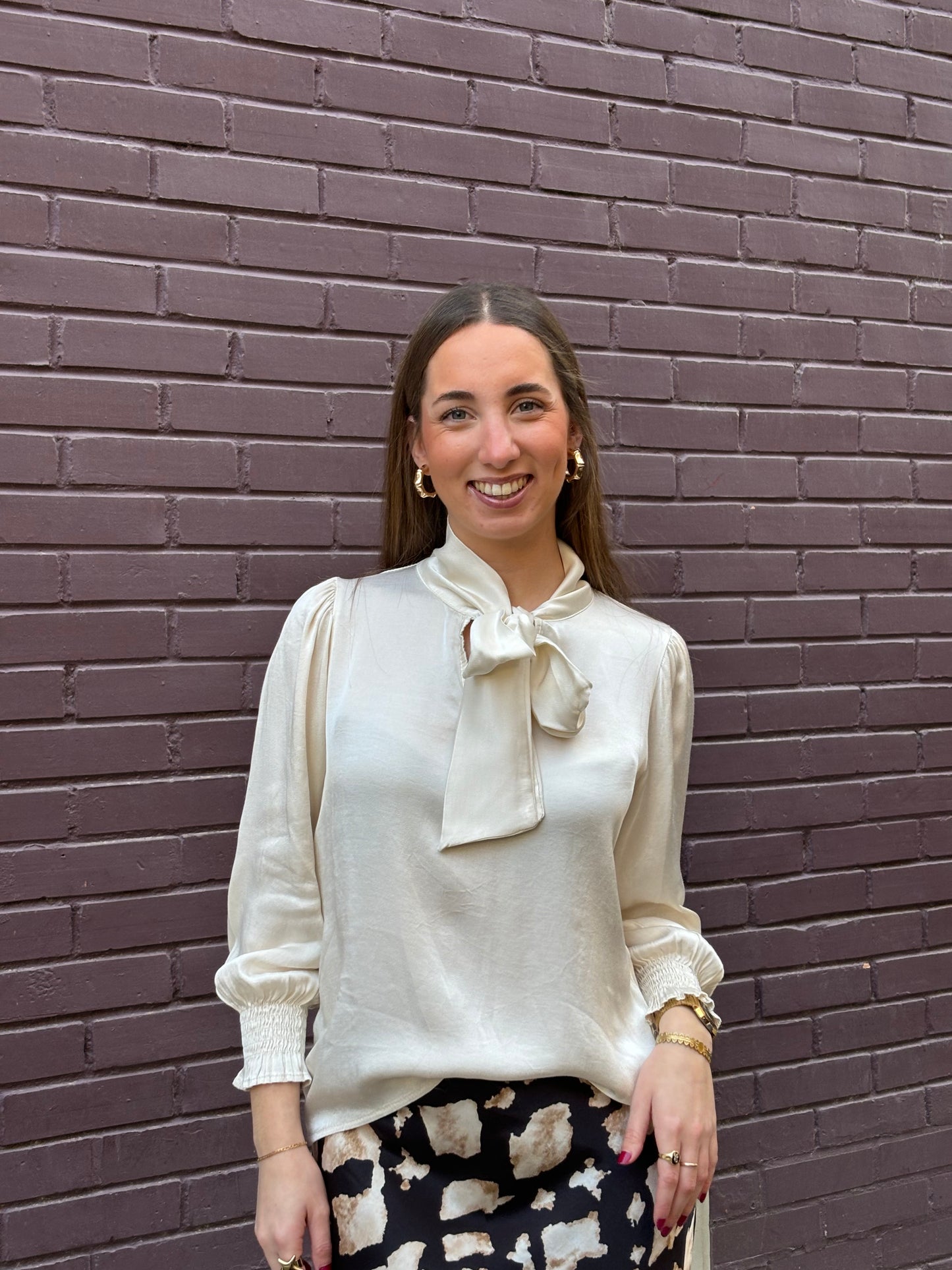 Blusa satinada blanca